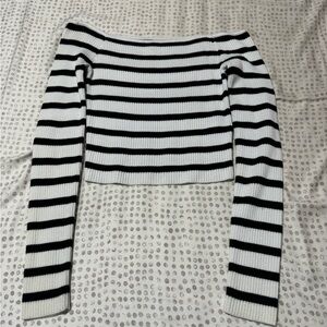 Hollister stripped black and white long sleeve cropped sweater t-shirt medium